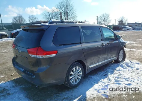 2012 Toyota Sienna Le 7 Passenger z USA, uszkodzony, nr VIN 5TDJK3DC1CS044319